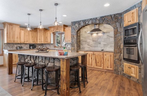 Custer Cabin | Secluded Stay in a Wonderful Creekside Getaway