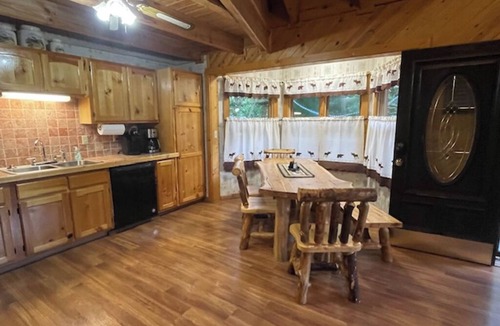 Sevierville Cabin | Secluded, SuperFast WiFi, Video Arcade, Fishing & 2 Pools