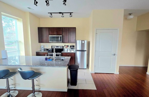 The Gate Apartment | Second Floor King Bed w/Off-Street Parking