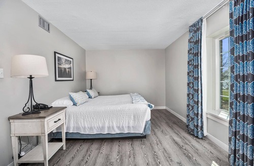 North East Hotel | Second Floor Master Suite Bay View