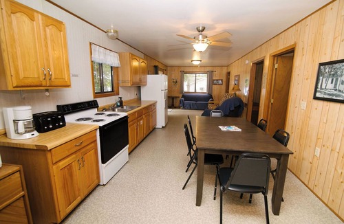 Richmond Cabin | Seldom Inn, a spacious 4BR cabin witch queens in every room! Great lake views!