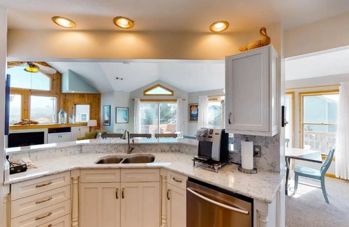 Ocean Sands House | Semi Oceanfront 5 bedroom dog friendly cottage 10 feet to beach access
