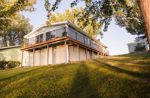 Aberdeen Apartment | Serene 3-Bedroom Getaway with Stunning Lake Views