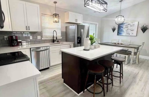 McCutcheon Field House | Serene 3-bedroom house w/big yard in Jacksonville