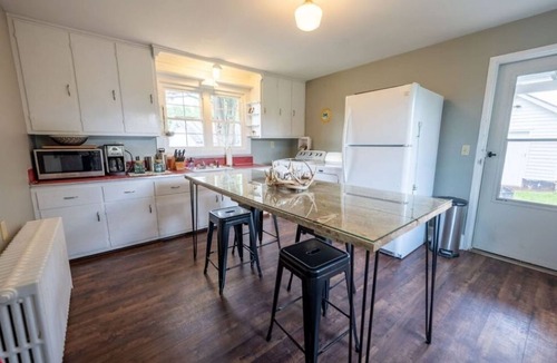 Madison House | Serene 4-bedroom farmhouse 10mins from local wineries