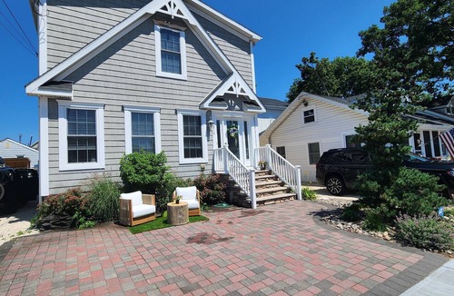 Lake Como House | Serene Beach House in Adorable Lake Como, Nestled Between Spring Lake & Belmar