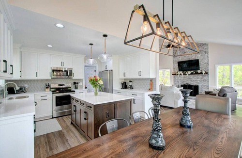 Bowling Green Cottage | Serene Lake Views Hot Tub BBQ Kayaks