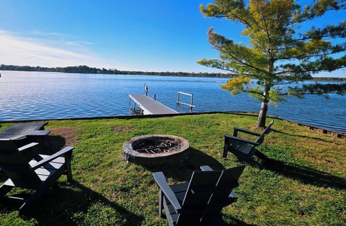 Fox Lake House | Serene Lakefront House on Fox Lake waterfront private firepit ,BBQ, outdoor deck
