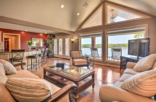 Cleora House | Serene Lakefront Retreat w/Dock in Duck Creek!