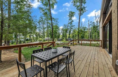 Tracy City House | Serene Modern Tiny Home with Fiery Gizzard Reservoir Views Near Tracy City | Tennessee