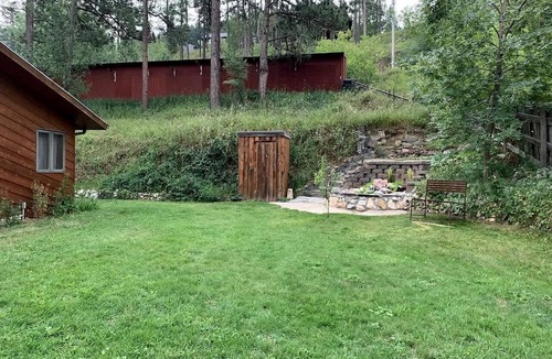 Keystone Cabin | Serene Pine-Surrounded Cabin Retreat near Mount Rushmore in South Dakota
