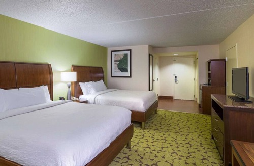 Hopelawn Hotel | Serene Retreat with Heated Pool | Pet-friendly | 3 Units | Near Newark