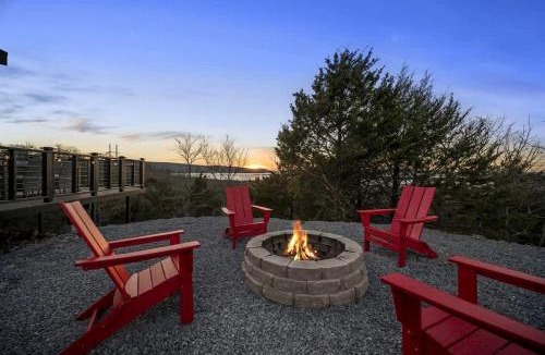Clayton House | Serene Tiny Home Retreat with Sunrise Lake & Mountain Views in Pushmataha County, Oklahoma