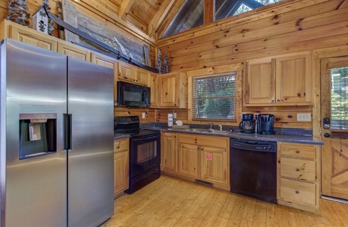 Sevierville Villa | Sevierville 129 - Four Bedroom Villa, Sleeps 16