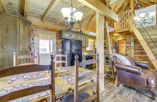 Sevierville Cabin | Sevierville Log Cabin w/Hot Tub Near Dollywood!