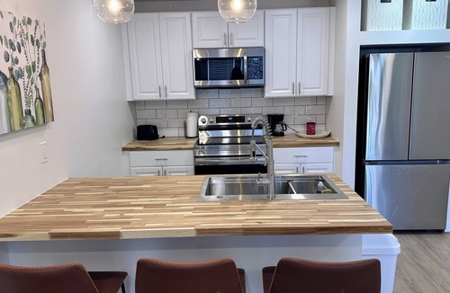 Hamilton House | Sewing Serenity A - New 2BR Home in Hamilton, 3 Blocks to Missouri Star