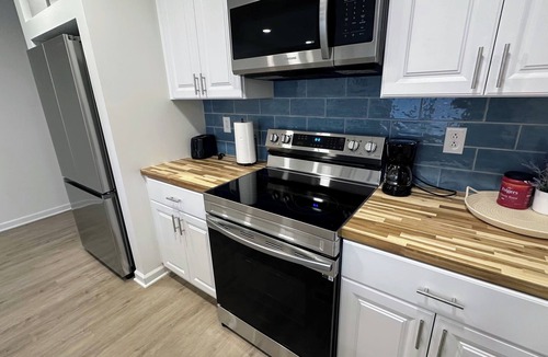 Hamilton House | Sewing Serenity B- New 2 BR Home in Hamilton, MO - 3 blocks to Missouri Star