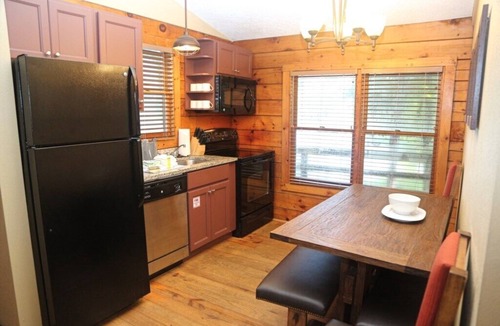 Gordonsville Cabin | Shenandoah Crossing™ - 2 Bedroom Cabin