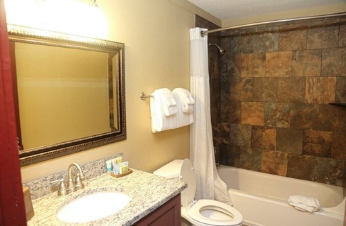 Gordonsville Cabin | Shenandoah Crossing™ - 2 Bedroom Cabin