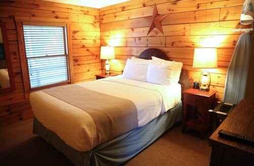 Gordonsville Cabin | Shenandoah Crossing™ - 2 Bedroom Cabin