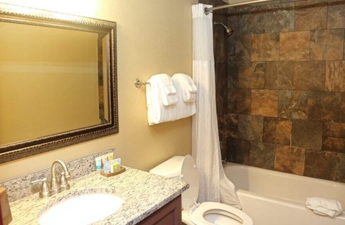 Gordonsville Cabin | Shenandoah Crossing, Gordonsville, Virginia, 2 Bedroom Resort Cabin