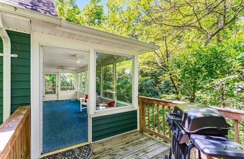 Front Royal House | Shenandoah mountain cottage w hot tub & fire pit