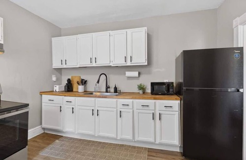 Portsmouth Apartment | Shipside Suite~Fast WI-FI, Backyard Oasis, Family