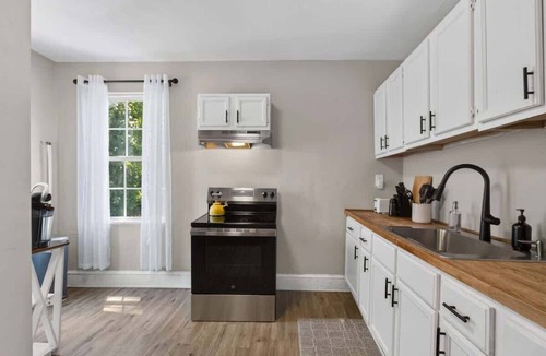 Portsmouth Apartment | Shipside Suite~Fast WI-FI, Backyard Oasis, Family