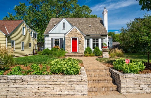 Robbinsdale House | Shoreline Villa