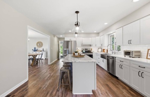 Cambridge House | Short drive to Downtown Cambridge | Private Dock | Pool | 16.5 Acres | Guest Hou