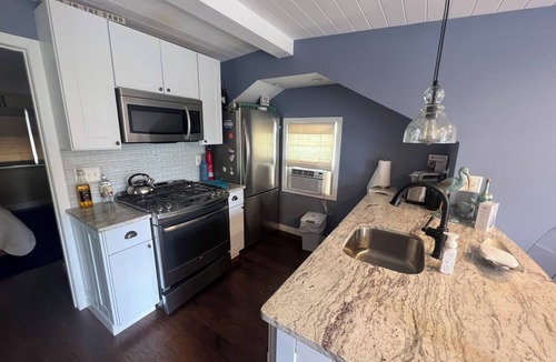 Ortley Beach Apartment | Short Term Rental: Charming 1-bedroom apartment in Seaside Park with WiFi, AC