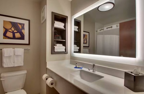 Strasburg Hotel | Sight&Sound Theatre 2Queen Rm Breakfast, Pool&Gym