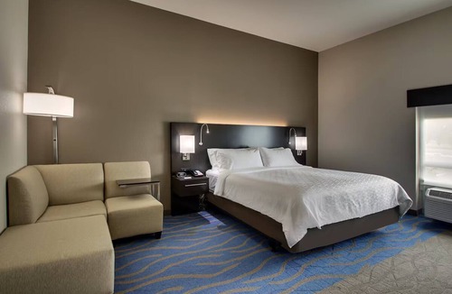 Strasburg Hotel | Sight & Sound Theatre King Rm Breakfast, Pool&Gym