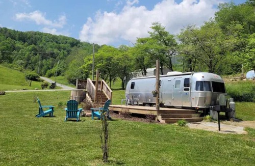 Cherokee House | Silver Cabin 1- Restored Airstream right next to GSMNP!