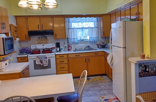 Frankfort House | Simple, cozy "Grandma's House" bnb is located in the heart of pheasant country.