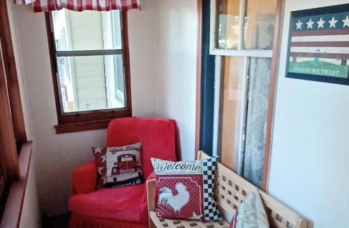 Frankfort House | Simple, cozy "Grandma's House" bnb is located in the heart of pheasant country.