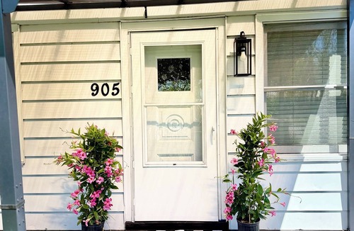 Lake Bluff House | Single Family Home in Lake Bluff, Lake Forest& Great Lakes Area! Fenced Yard!