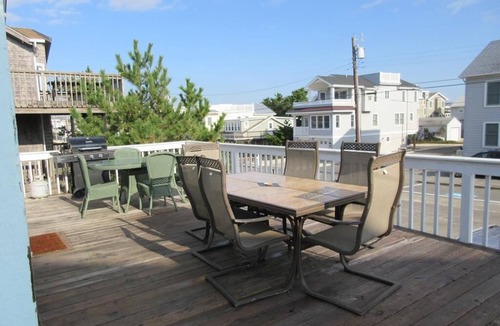Surf City House | Single family home located just steps to the beach in Surf City - pet friendly.