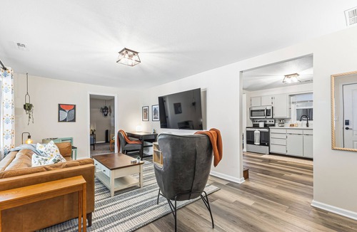 St. Joseph House | Single-Level 4BR Home | 3-Bay Garage