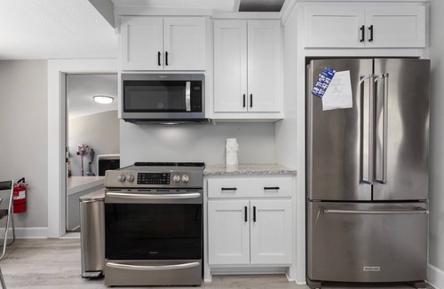 North Kansas City Apartment | Single Level Ranch - 2 Bedroom Home - sleeps 4