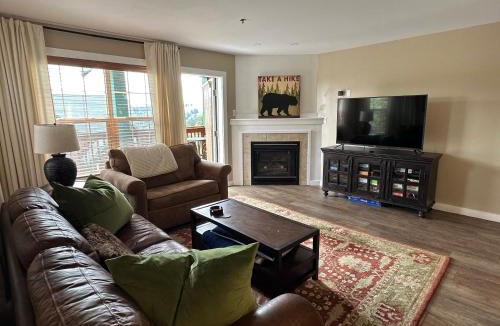 Edray House | Ski in and out, pet and kid friendly, slope side townhouse