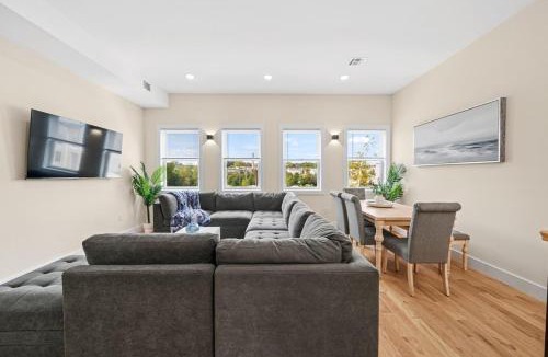 Communipaw Apartment | Sky High Retreat near NYC W Rooftop