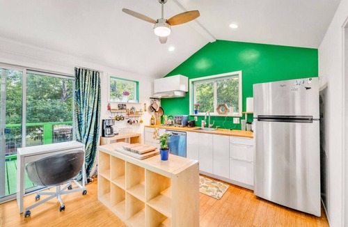 Chestnut House | Sky-High Treehouse - East Austin