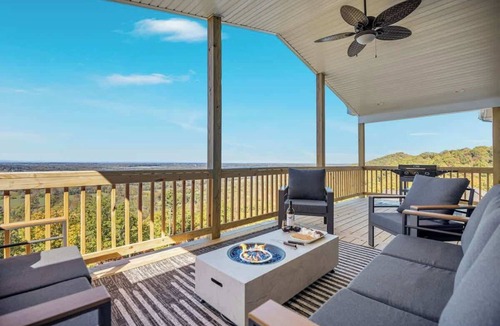 Front Royal Cabin | Skycrest Cabin | Mountain View | Hot Tub & Sauna