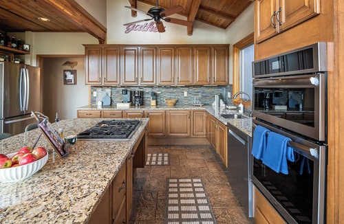 Sugar Grove Cabin | Skycrest Lodge | Ridgetop View, Game Room, Hot Tub
