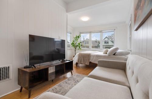 Jersey City Apartment | Skyline Views 3BR - Manhattan at Your Doorstep