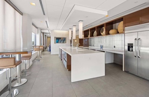 Aurora Highlands Apartment | Sleek 1BR | Kitchen & Laundry | Pentagon City