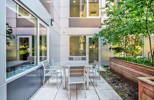 Downtown Brooklyn Apartment | Sleek Downtown BK 1BR w/Elevator & Lounge, near groceries, by Blueground