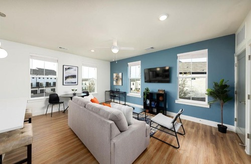 Pflugerville Apartment | Sleek Stylish Apartment in Prime Location