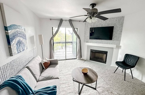 Windsor Park Apartment | Sleepover | Airy 1BD/1BA + Gym - Austin TX